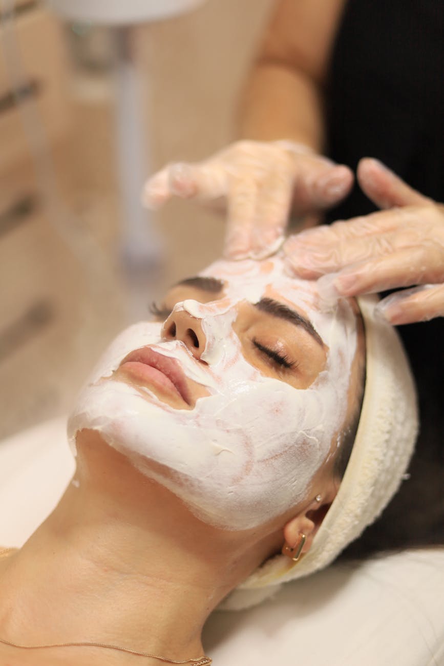 A Nova Era da Estética: A Revolução do ‘Skinimalism’ e a Ciência do Cuidado Profundo