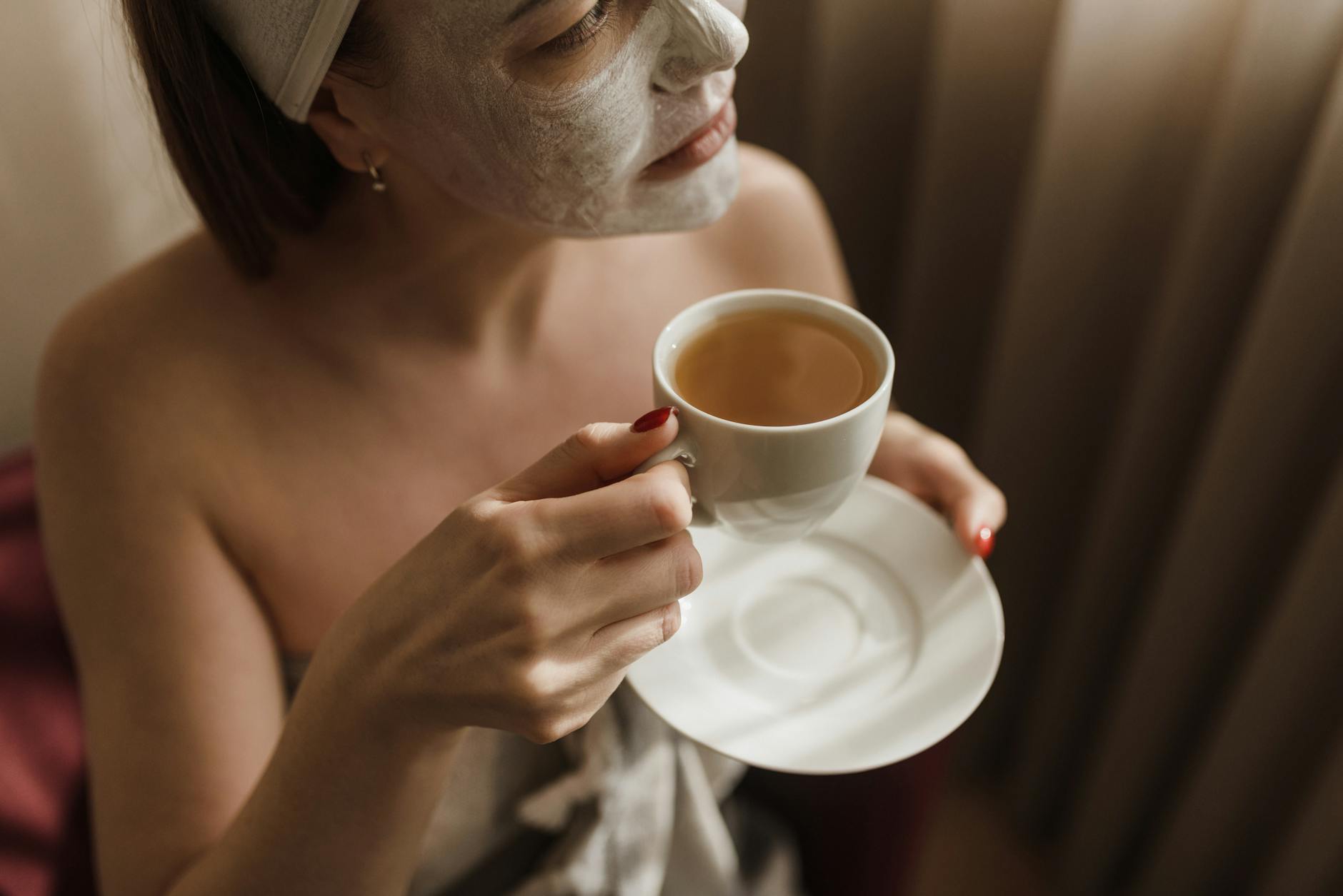 Protocolo Longevidade: O Jejum Intermitente como Ritual de Alta Performance e Estética Facial