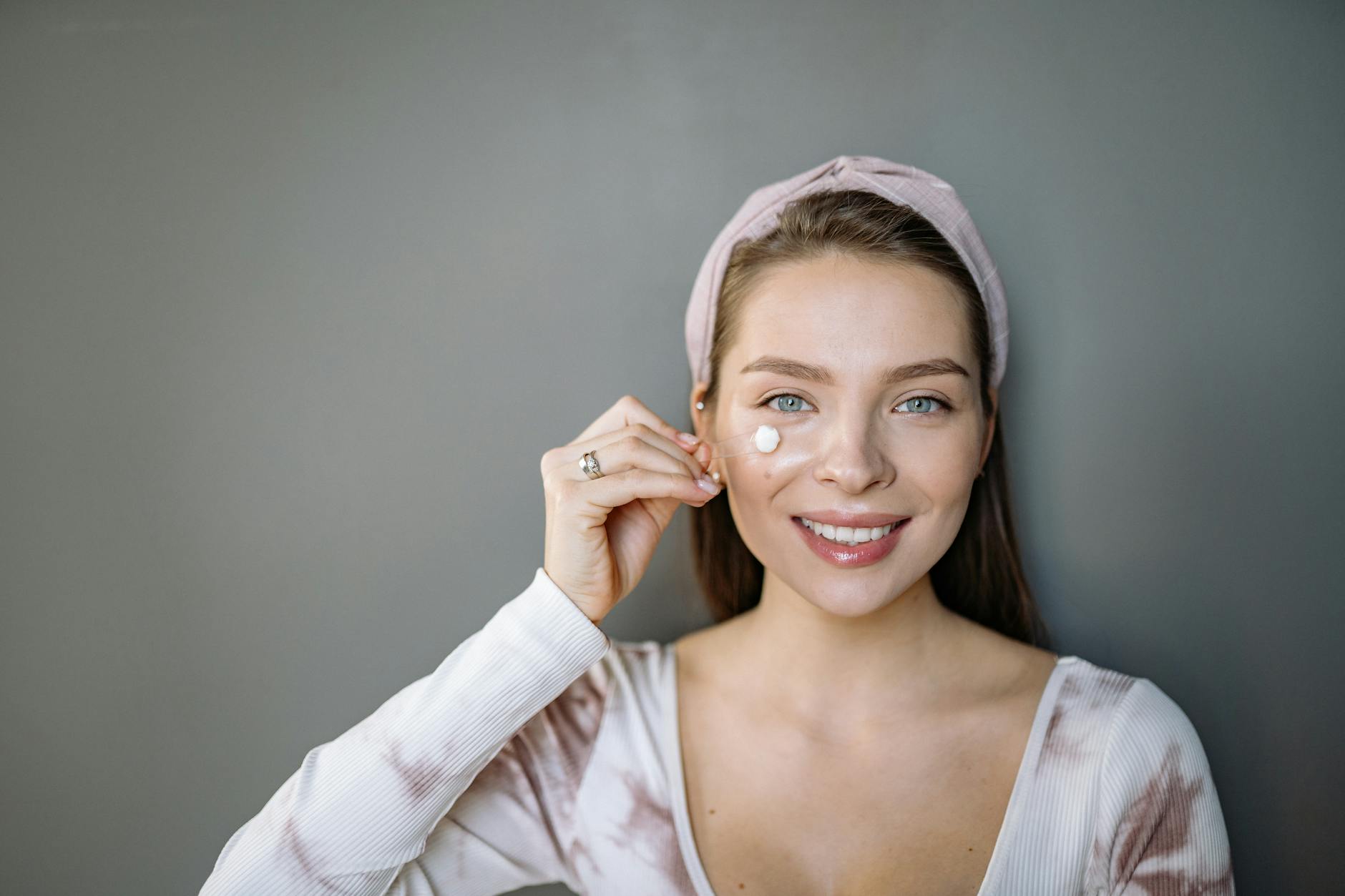 A Arte da Radiância: Um Guia Monumental de Beleza, Limpeza e Tratamentos Faciais para a Mulher Moderna