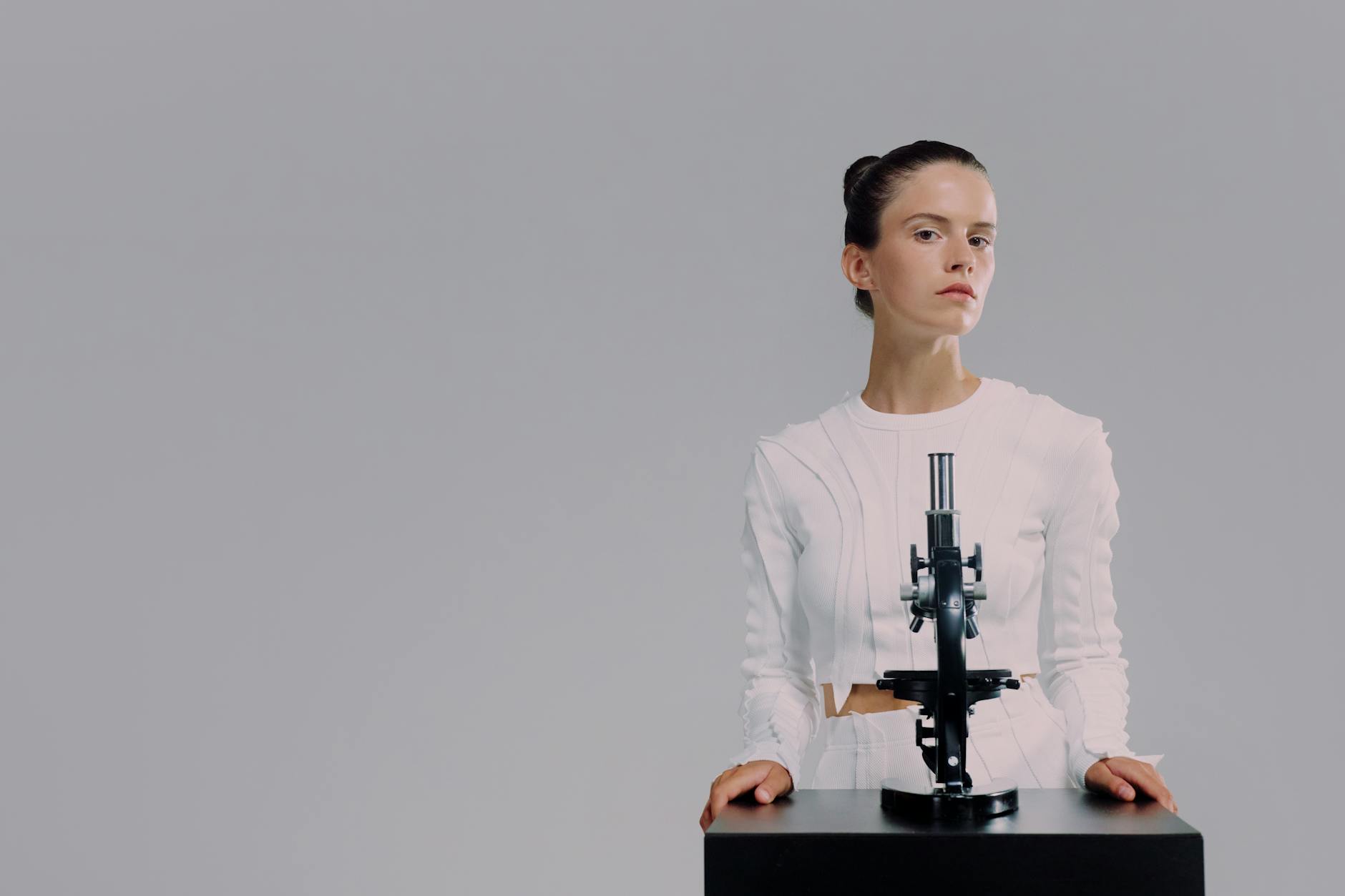 Bio-hacking Capilar: O Futuro da Longevidade e a Revolução da Regeneração Folicular