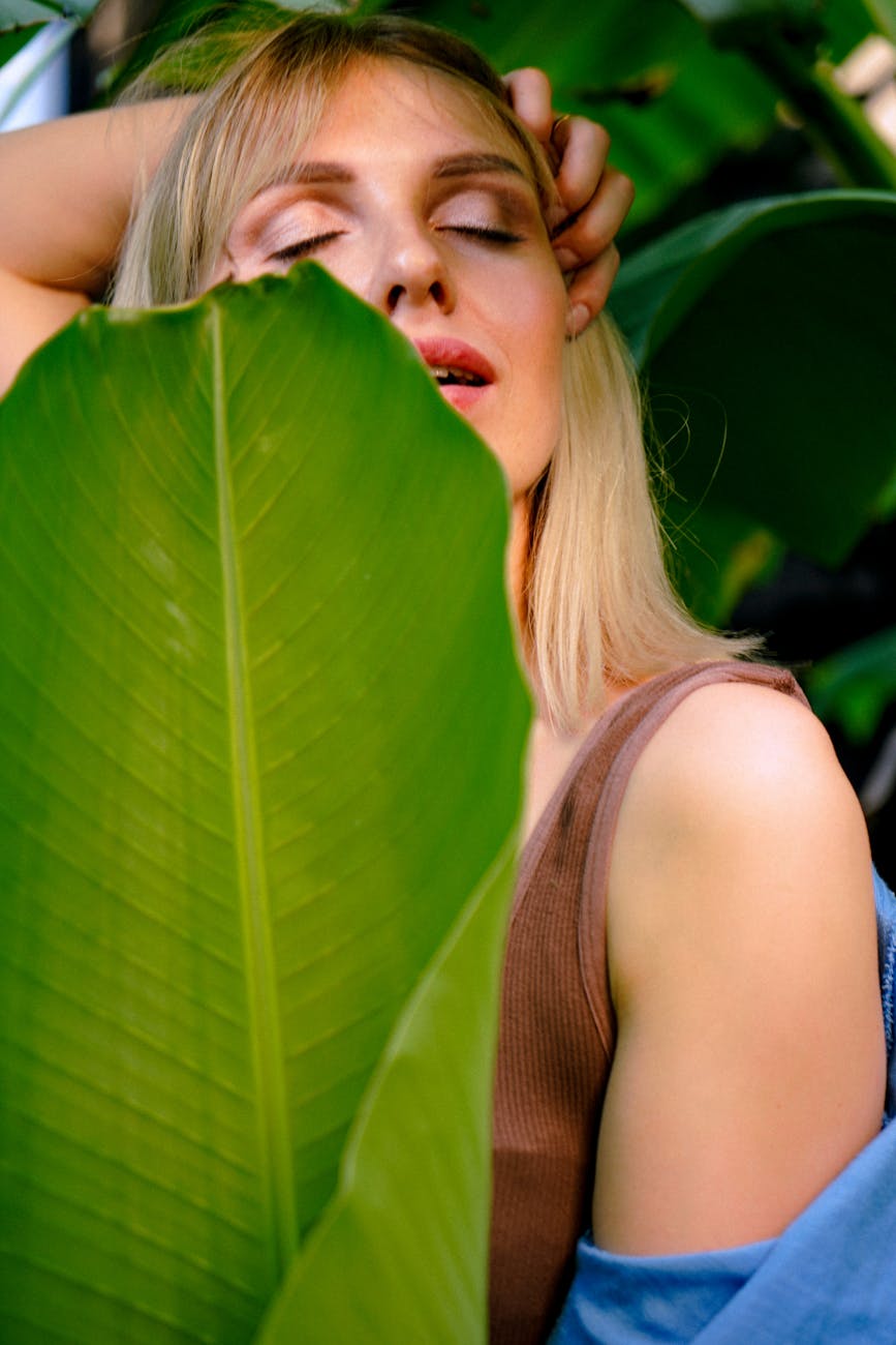 O Reinado da Beleza Autêntica: Tendências de Maquiagem que Celebram a Mulher Contemporânea