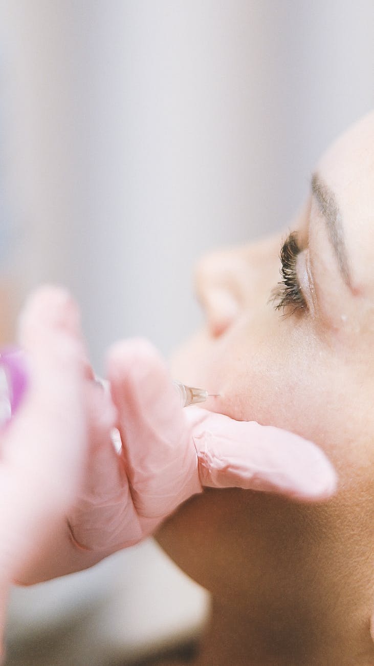 Bio-Hacking Estético: A Era do Rejuvenescimento Celular de Precisão