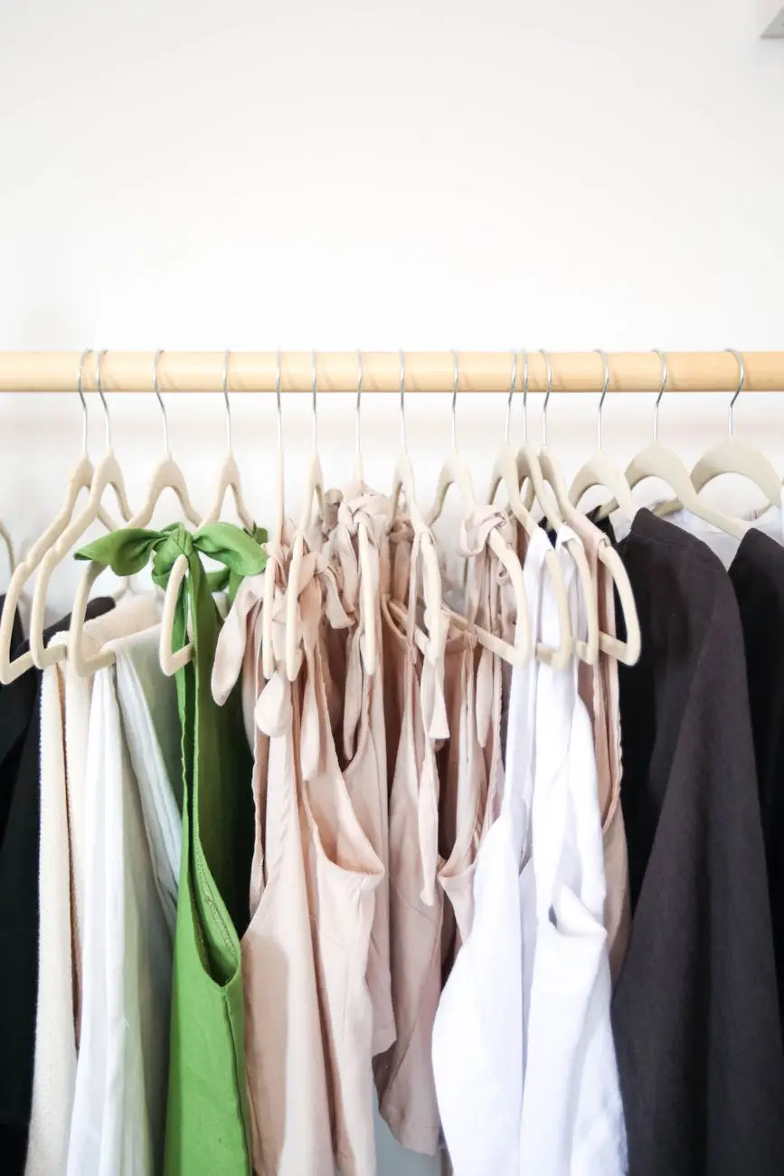 Minimalismo de Alta Performance: A Arquitetura do Closet