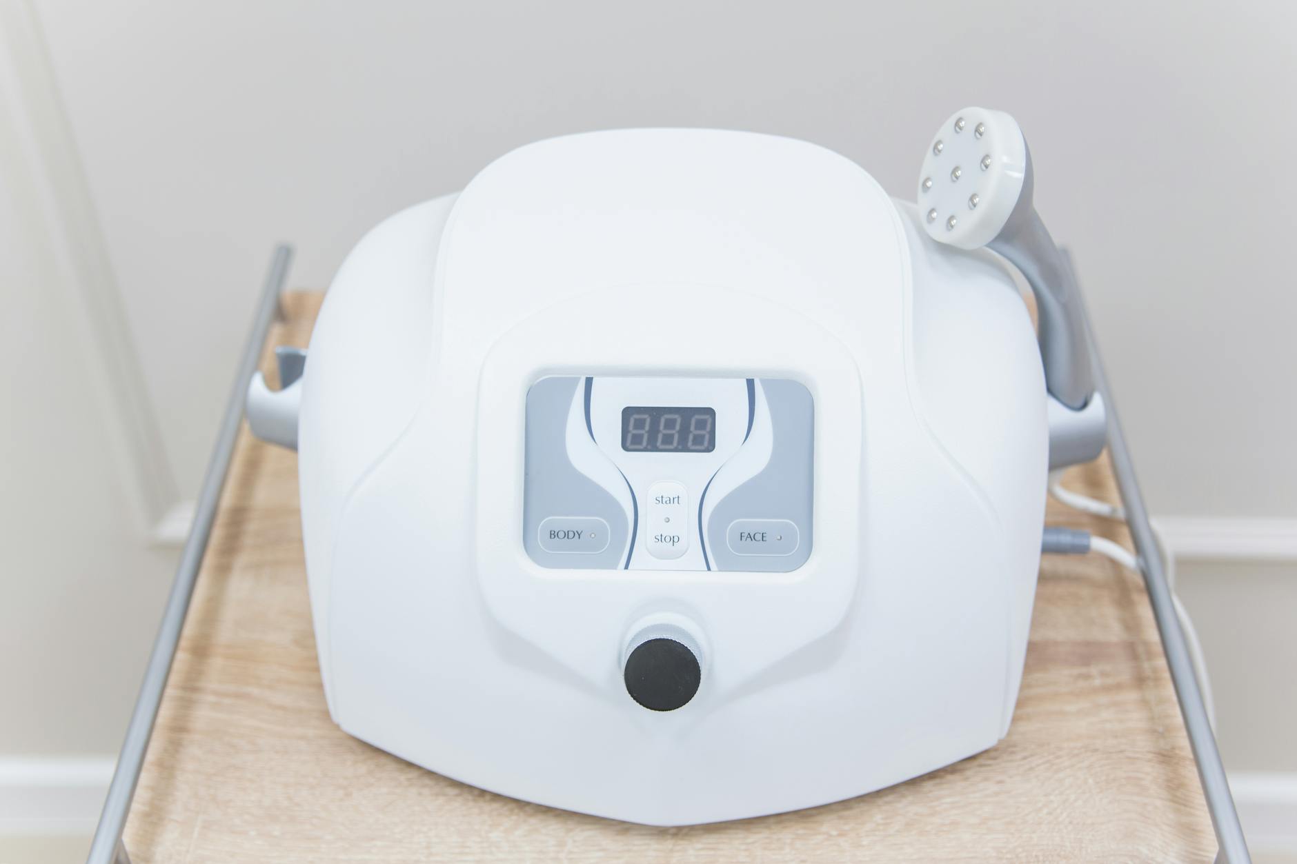A Nova Era da Estética: A Revolução da Fotobiomodulação e Biofrequência no Rejuvenescimento de Elite
