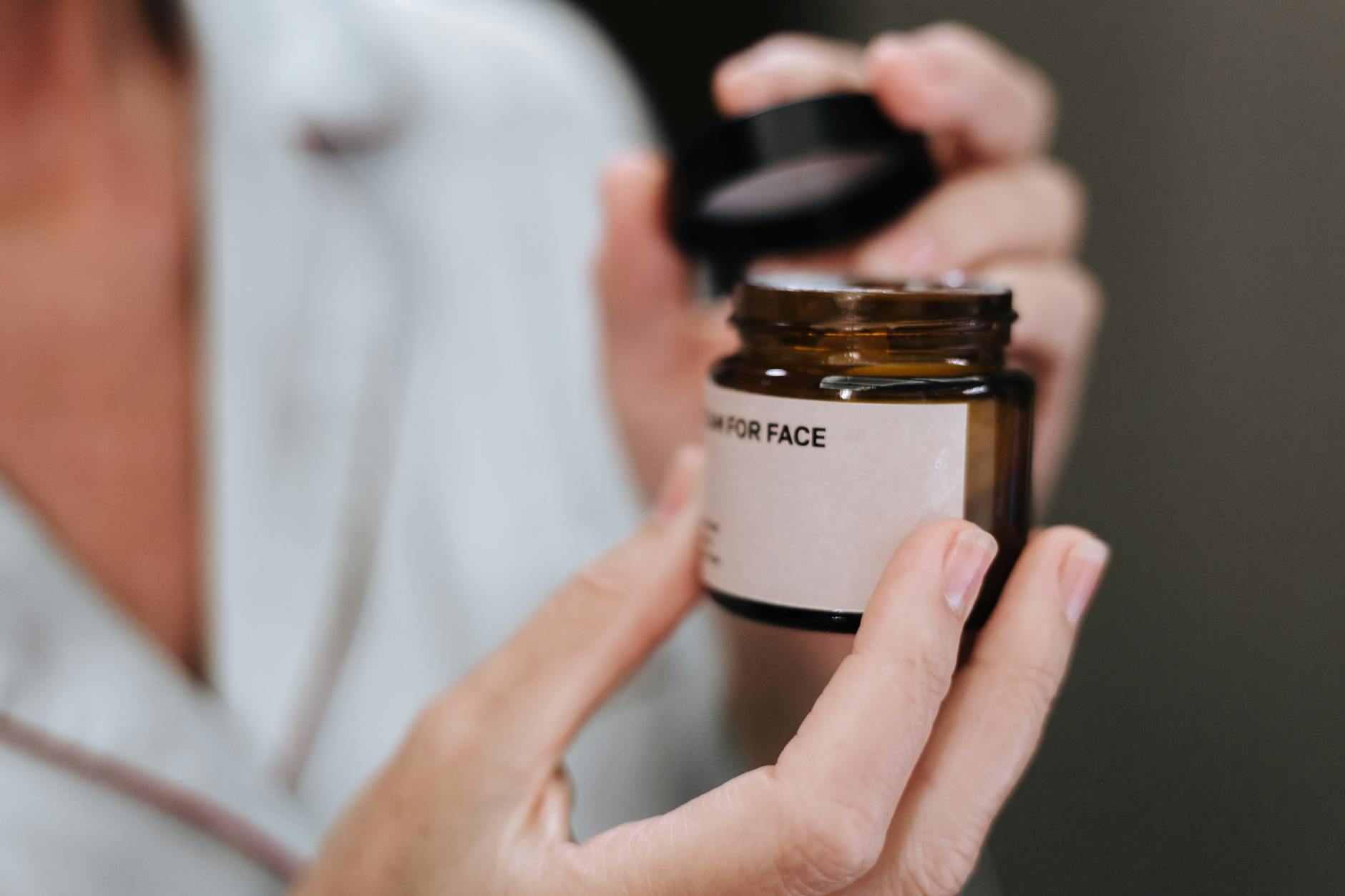Guia Definitivo do Creme Facial: Como Escolher, Aplicar e Transformar a Saúde da Sua Pele