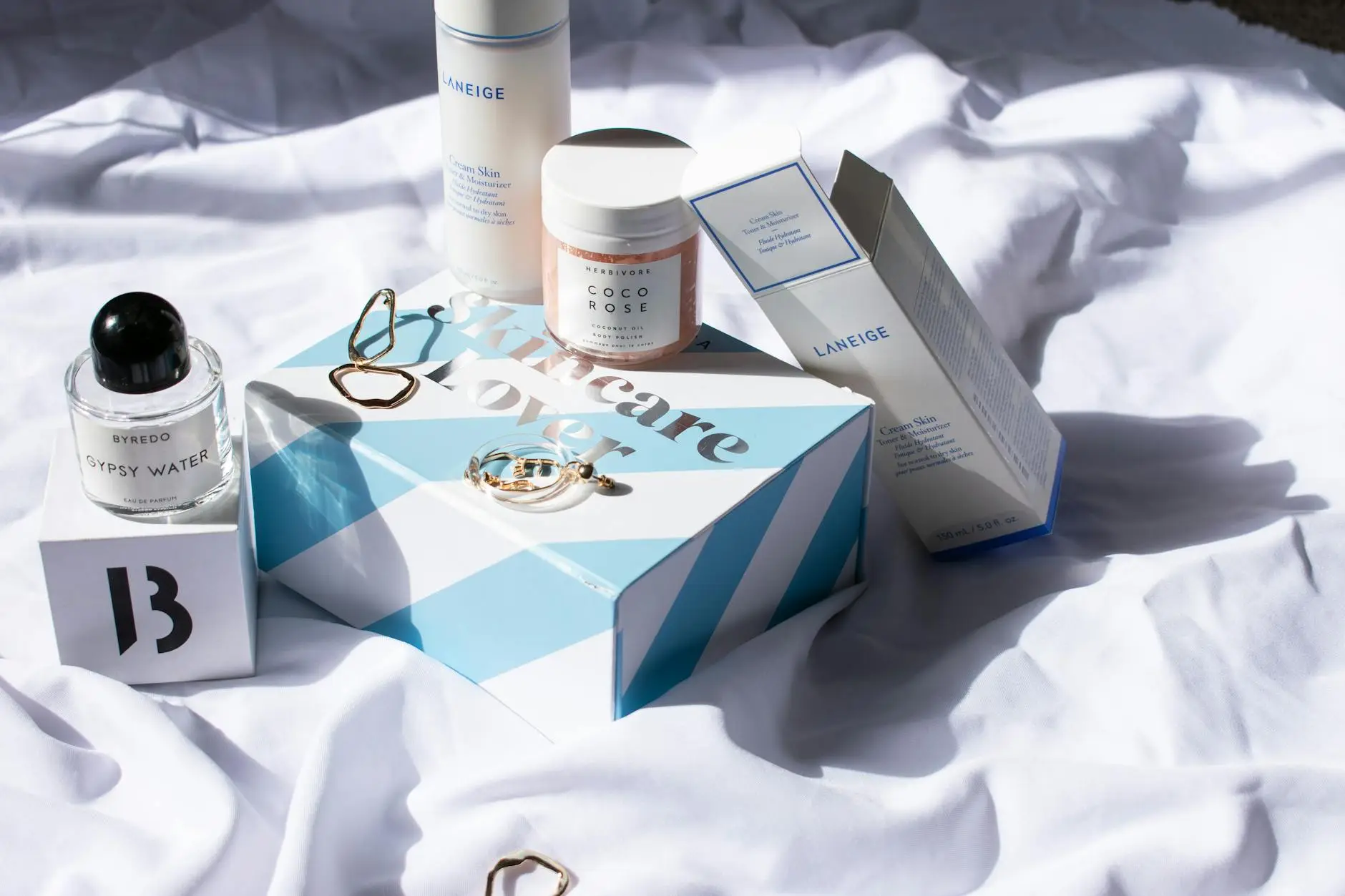 Guia Definitivo: Como Escolher e Aplicar o Creme Facial Ideal para uma Pele Radiante