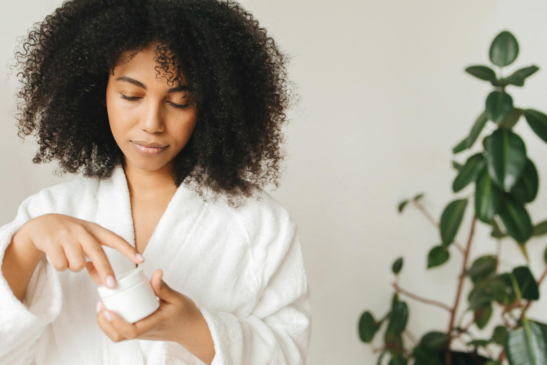 Sinergia Skincare: O Guia Completo para Combinar Ativos