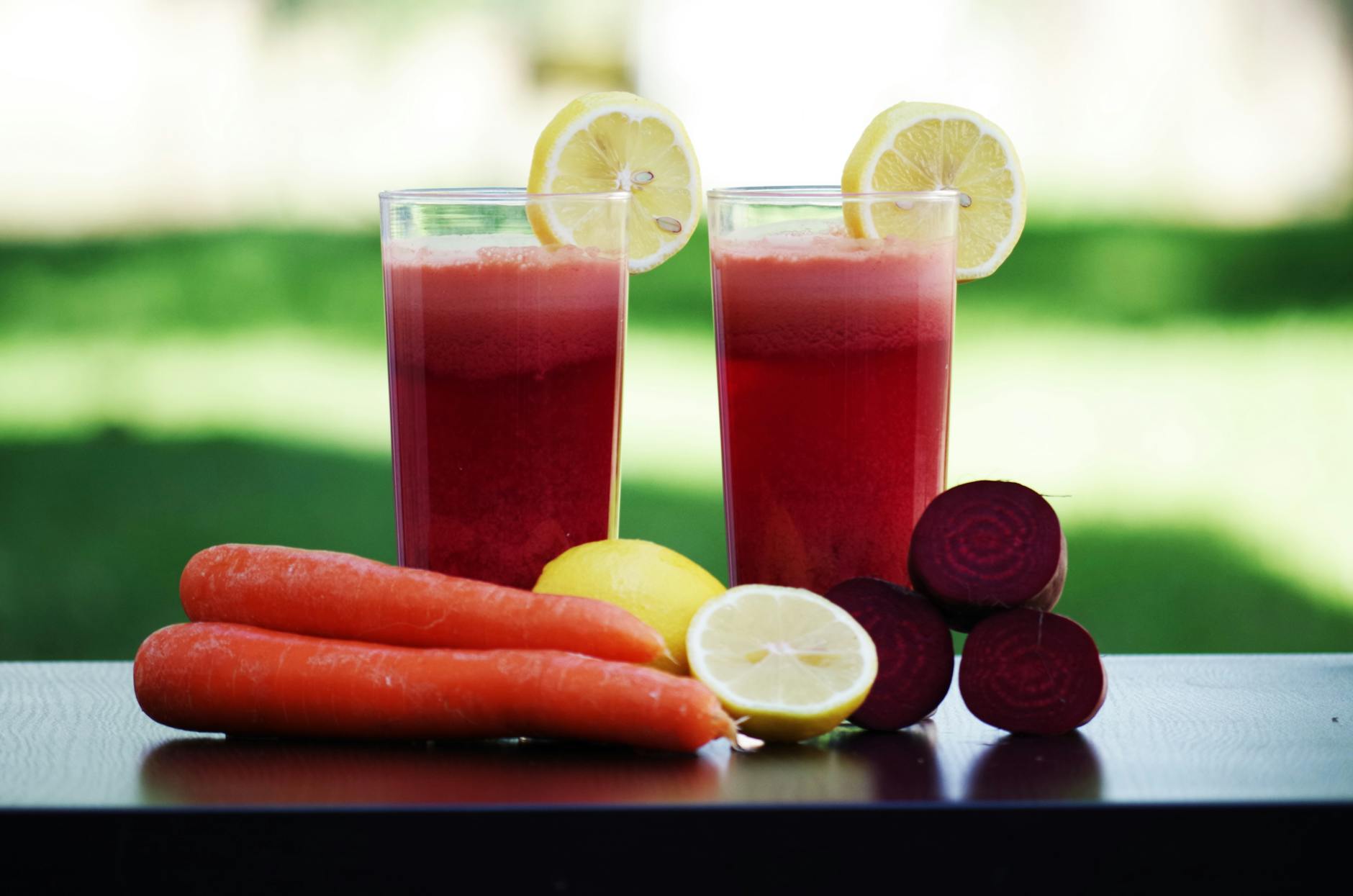 Sucos Antioxidantes e Hidratação Detox: O Guia Completo