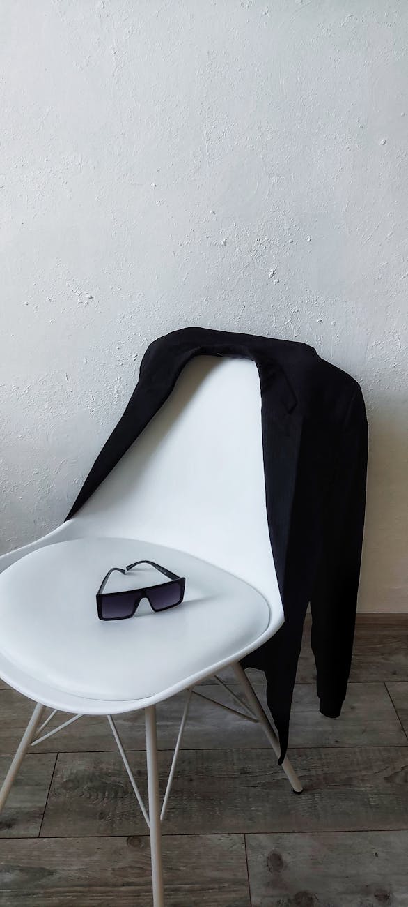 Guarda-Roupa Cápsula: Elegância, Ciência e Versatilidade