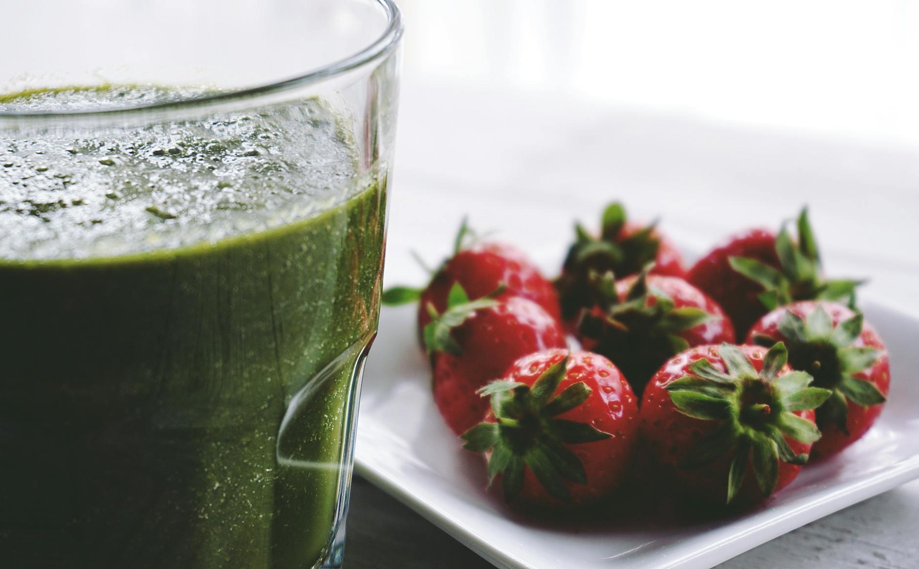 Sucos Antioxidantes e Hidratação Detox: Ciência do Glow
