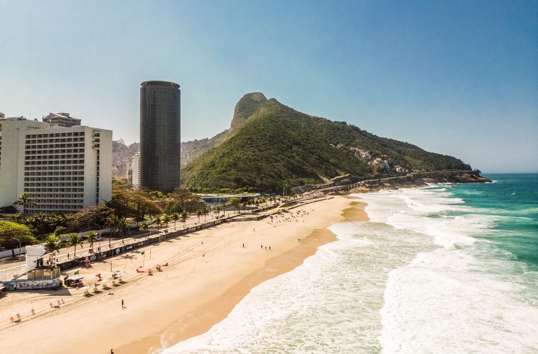 Sophie & Xamã: Seu Guia do Estilo Urbano-Chic e Luxo Silencioso