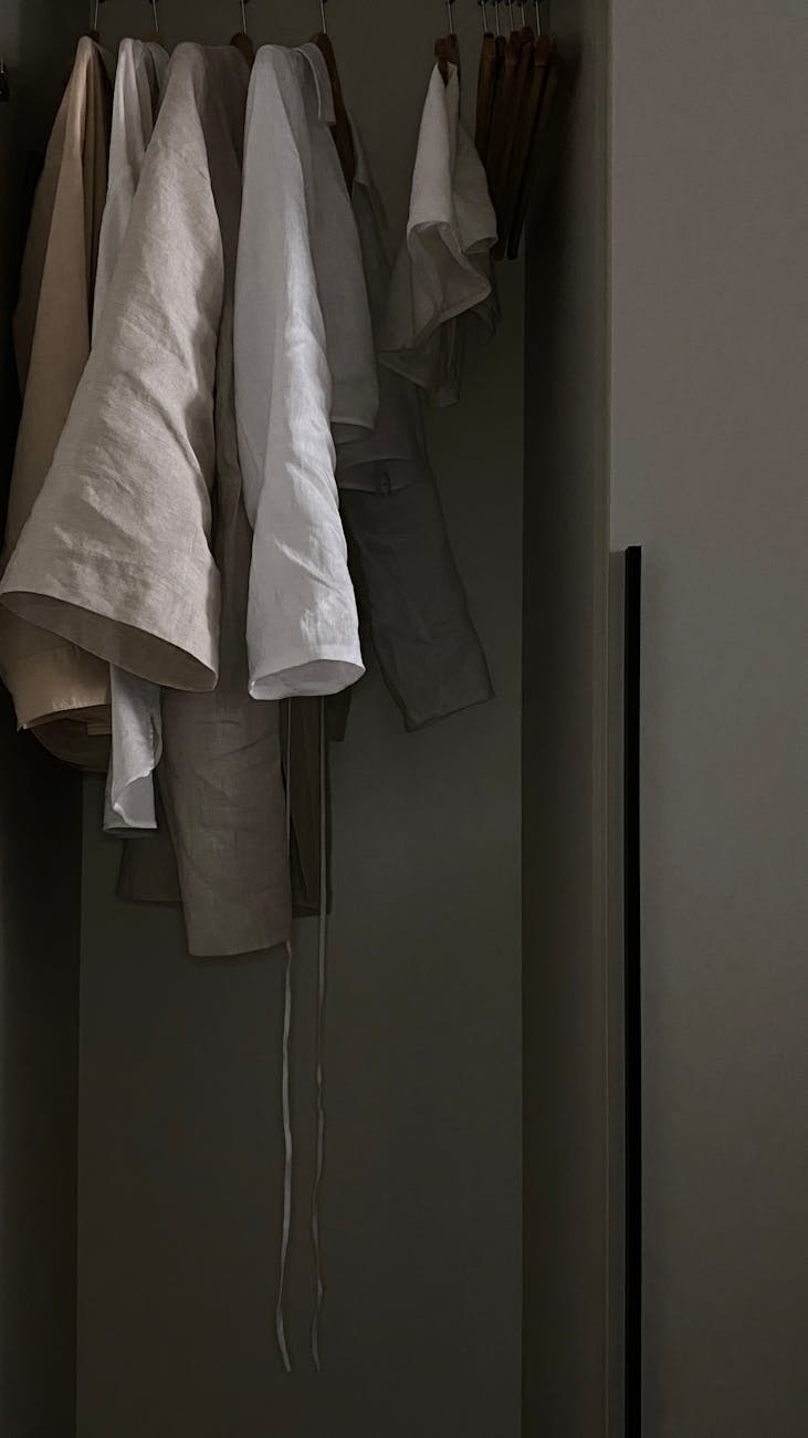 Guarda-Roupa Cápsula: A Ciência do Estilo Minimalista