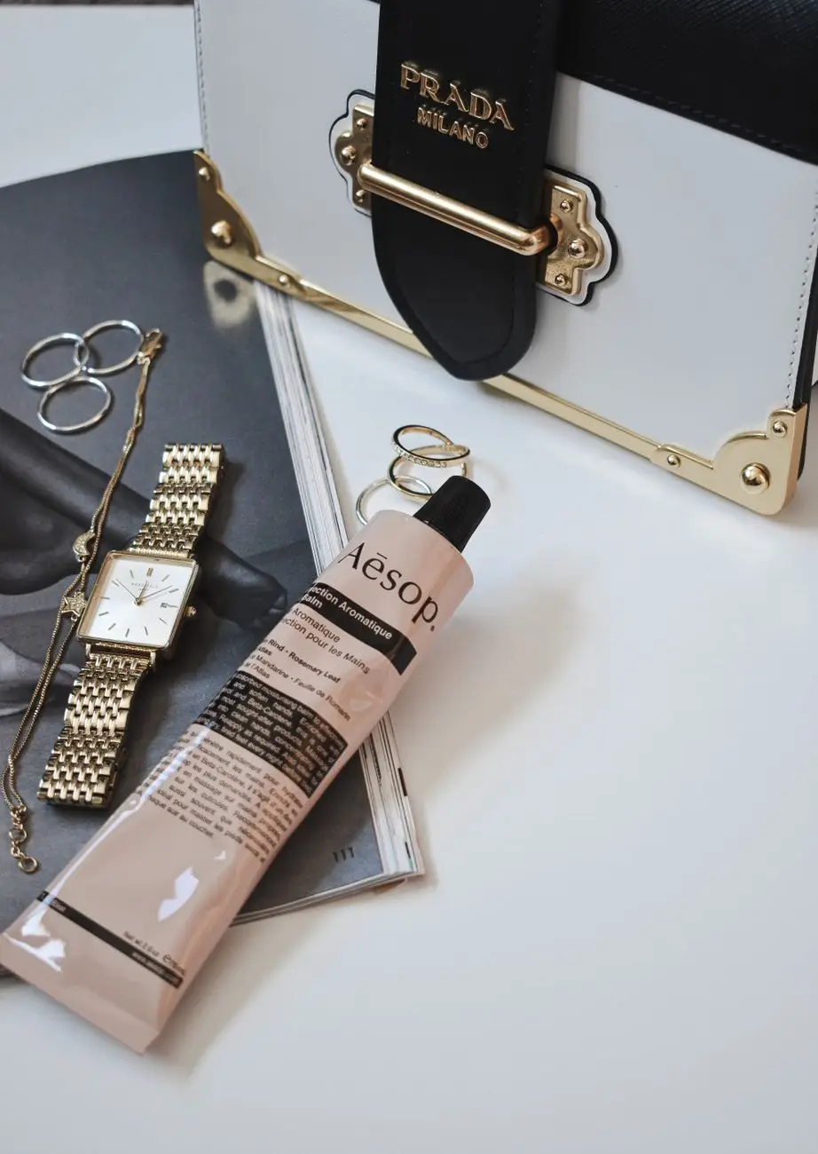 Beleza em Trânsito: A Ciência do Look Impecável de Virginia