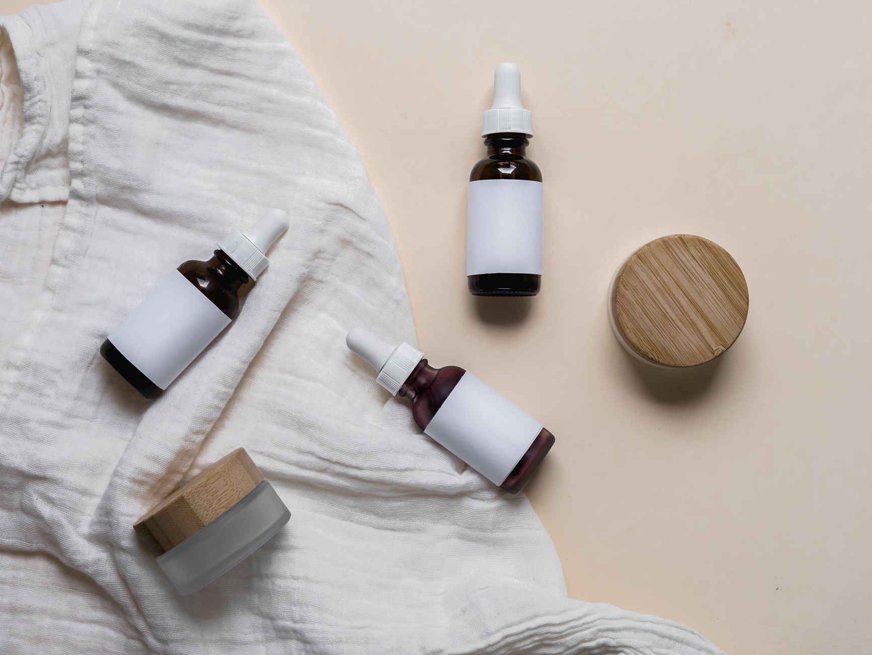 Retinol e Ácido Hialurônico: O Guia de Layering Seguro