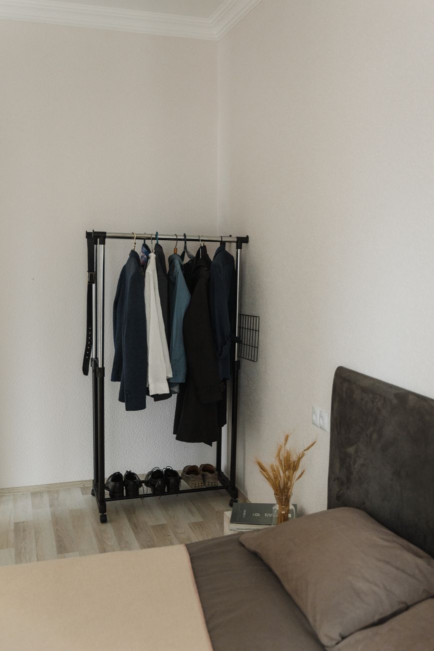 Guarda-Roupa Cápsula: Guia de Otimização e Estilo Versátil