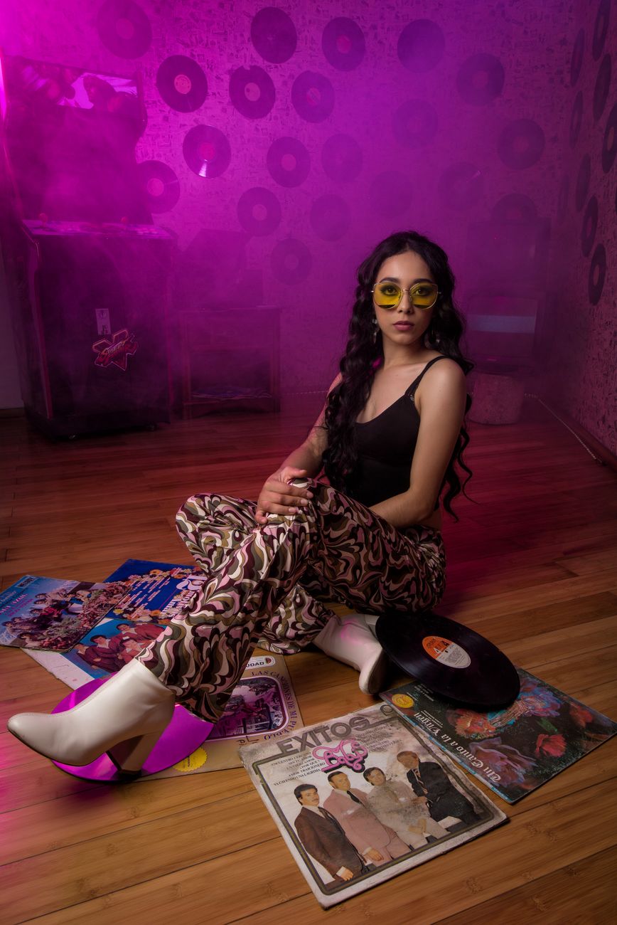 Estilo e Cultura Pop: Como Ícones Moldam a Moda Atual