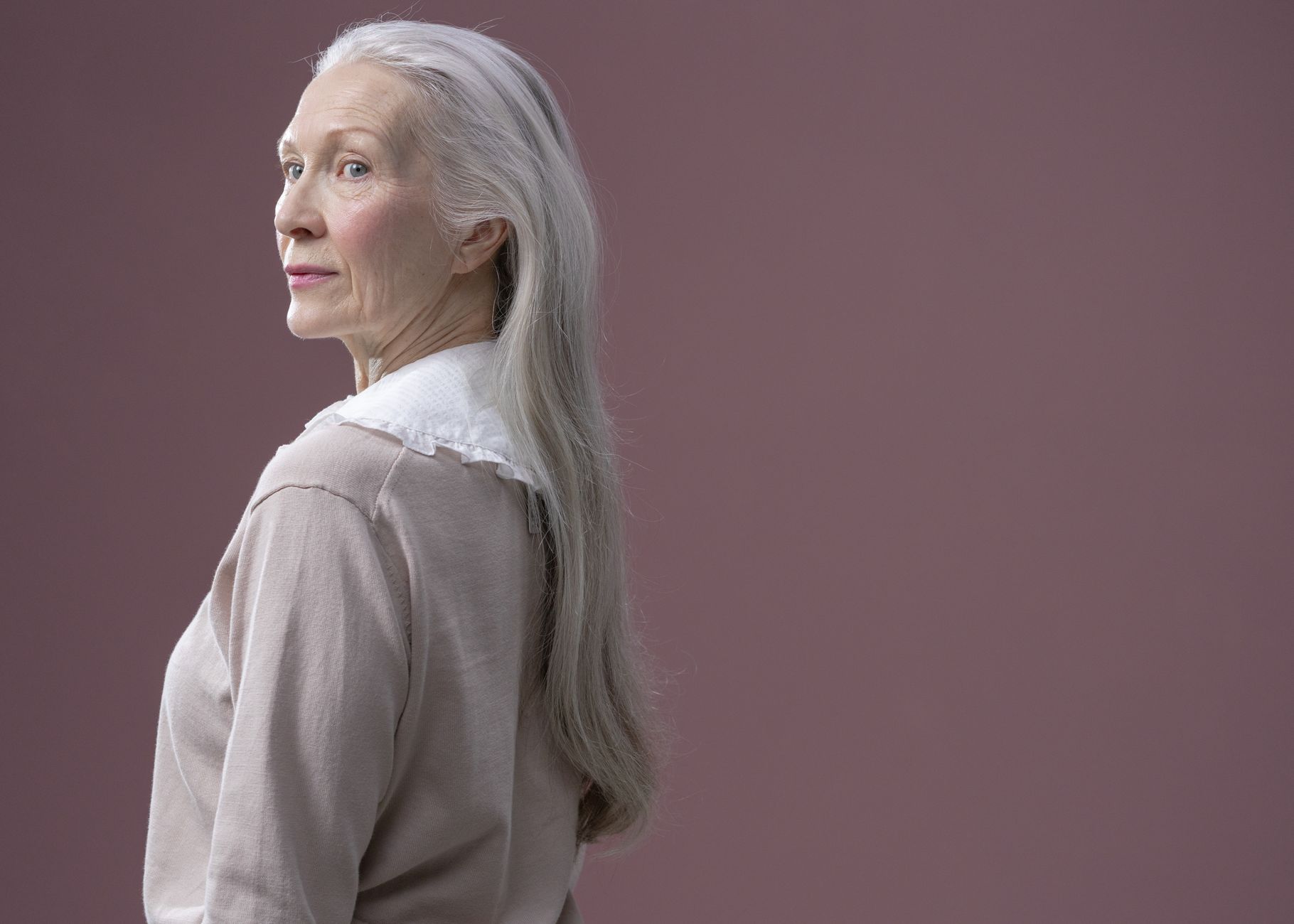 Brenda Fricker: A Ciência do Graceful Aging e Elegância