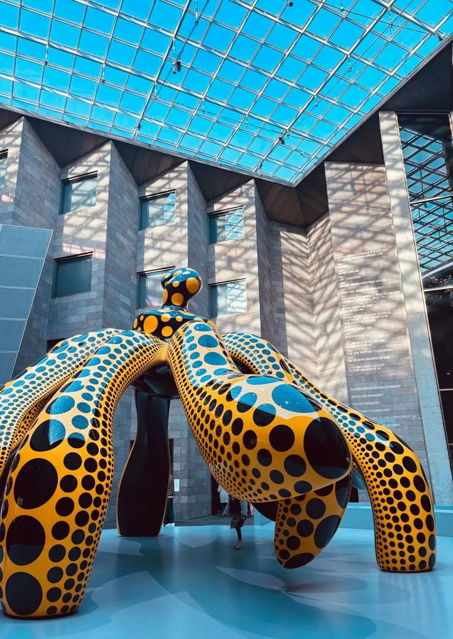 Yayoi Kusama: Polka Dots Dominam Seu Estilo AGORA!