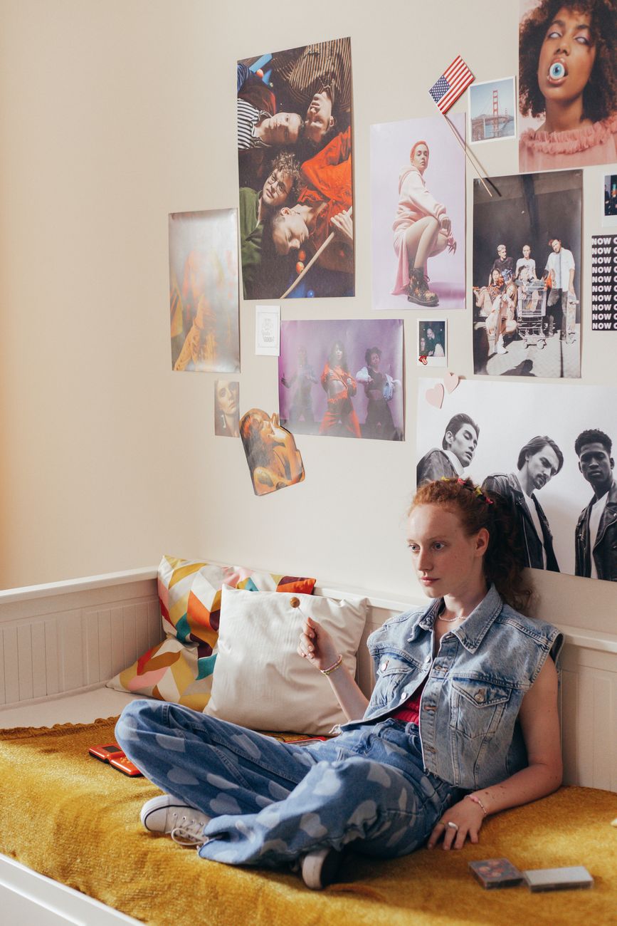 A Evolução Aesthetic e o Effortless Chic de Sadie Sink