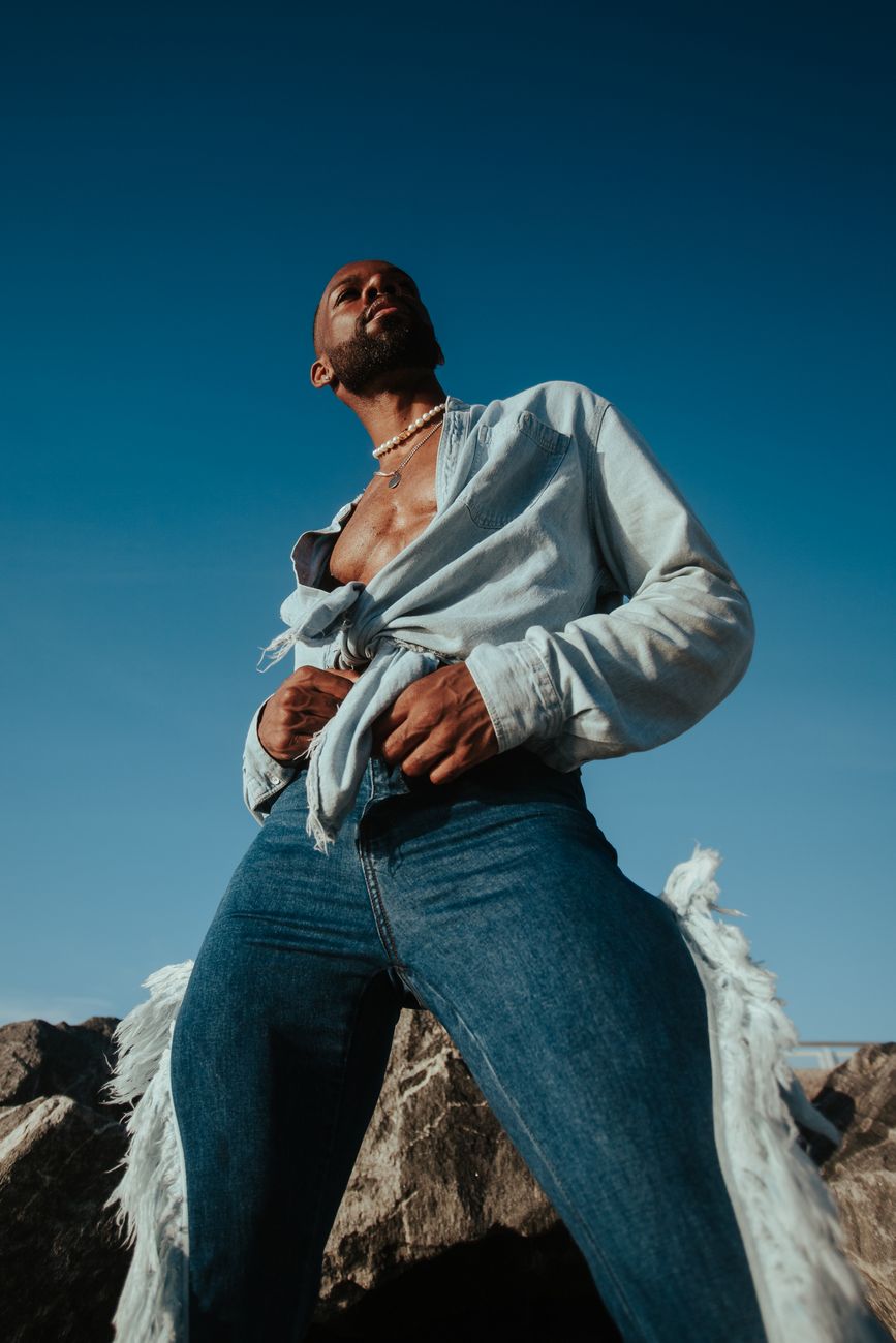 Fiuk: A Evolução Rock-Chic e a Moda como Escudo Viral