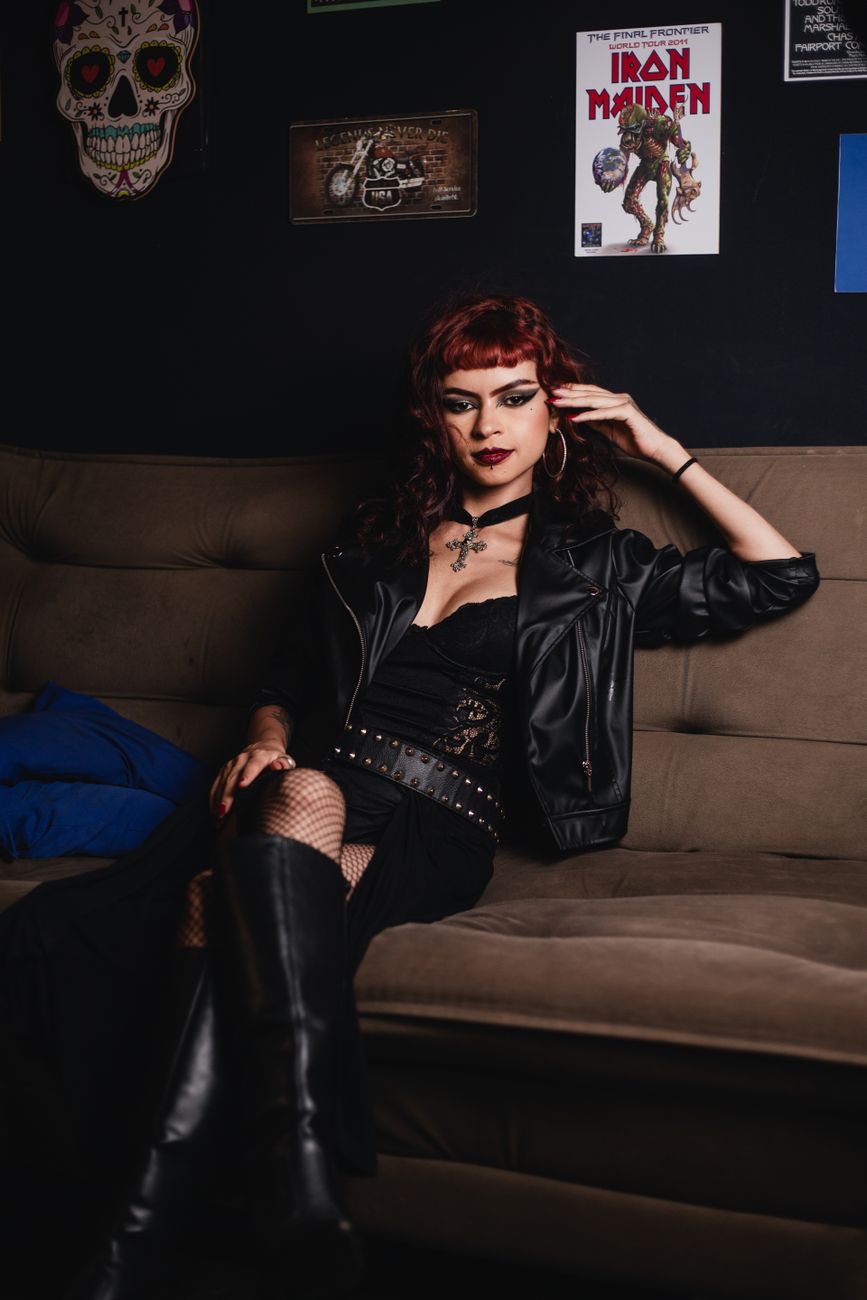 Fiuk: A Evolução Rock-Chic e a Moda como Escudo Viral