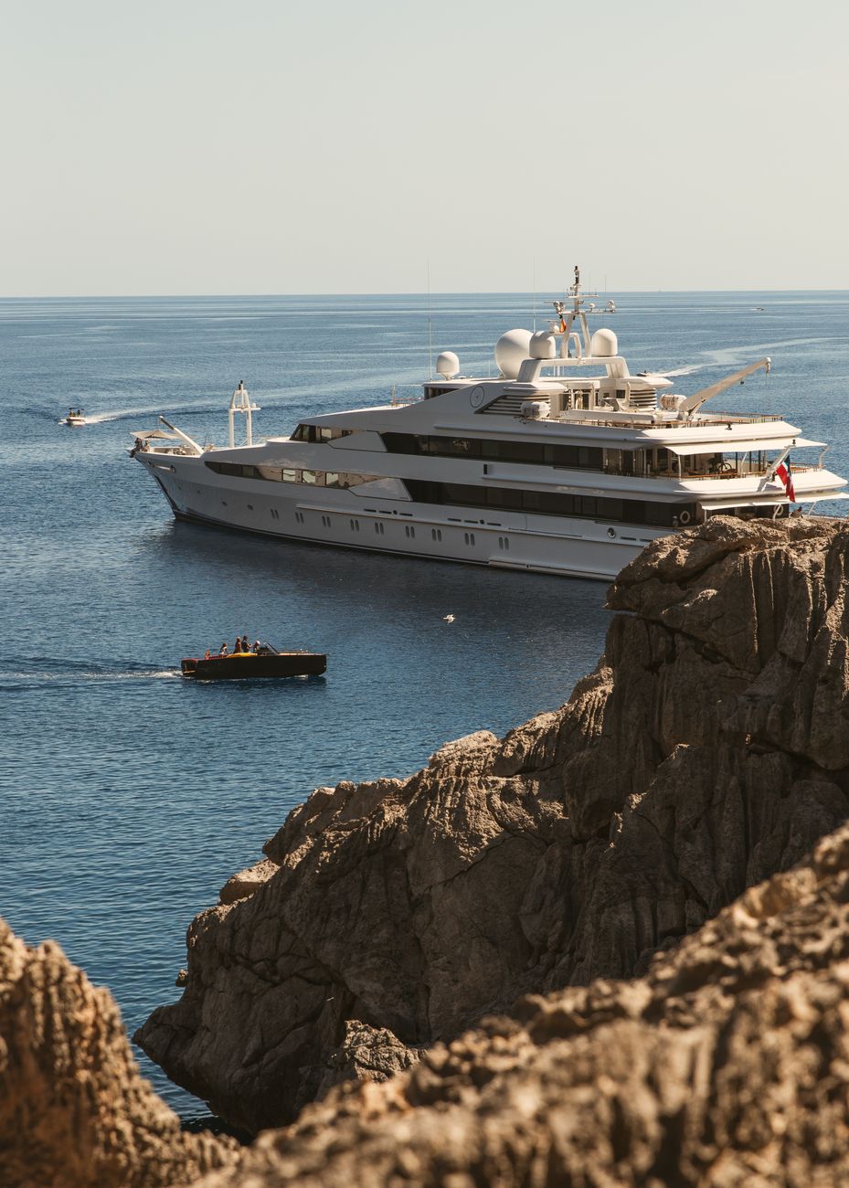 Luxury Yacht & Grooming: A Ciência do Branding de Elite