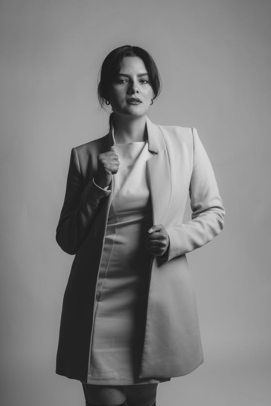 Simone Gutierrez: A Ciência da Reinvenção e Elegância