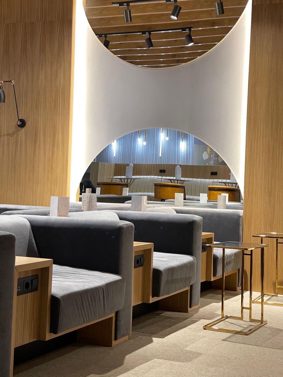 A Ciência do Airport Look: Estética e Longevidade de Virginia