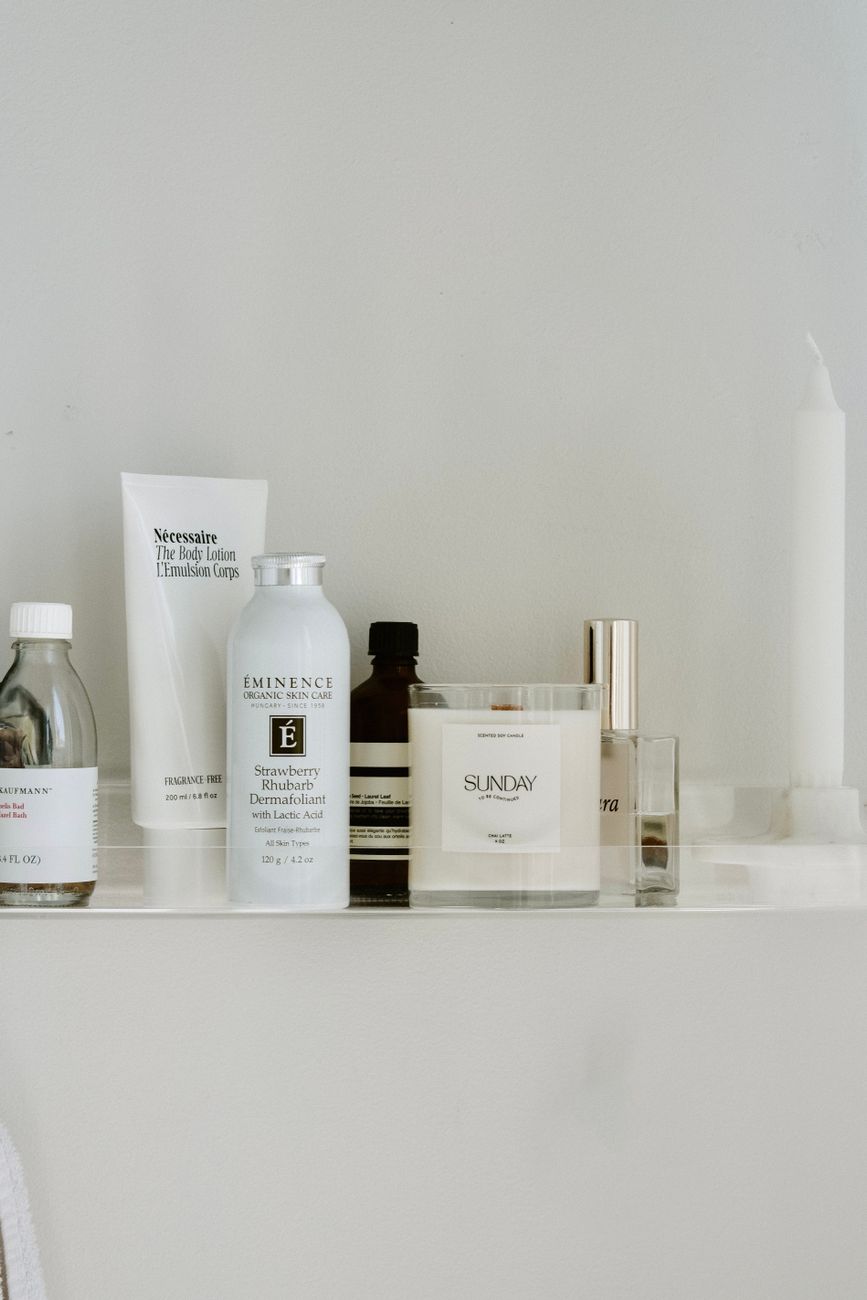 A Ciência do Soft Glam: Skincare Minimalista de Ariana Grande
