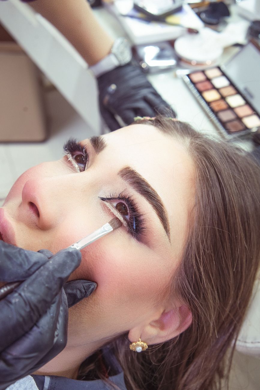 A Assinatura Estética de Virginia Fonseca: Ciência e Estilo