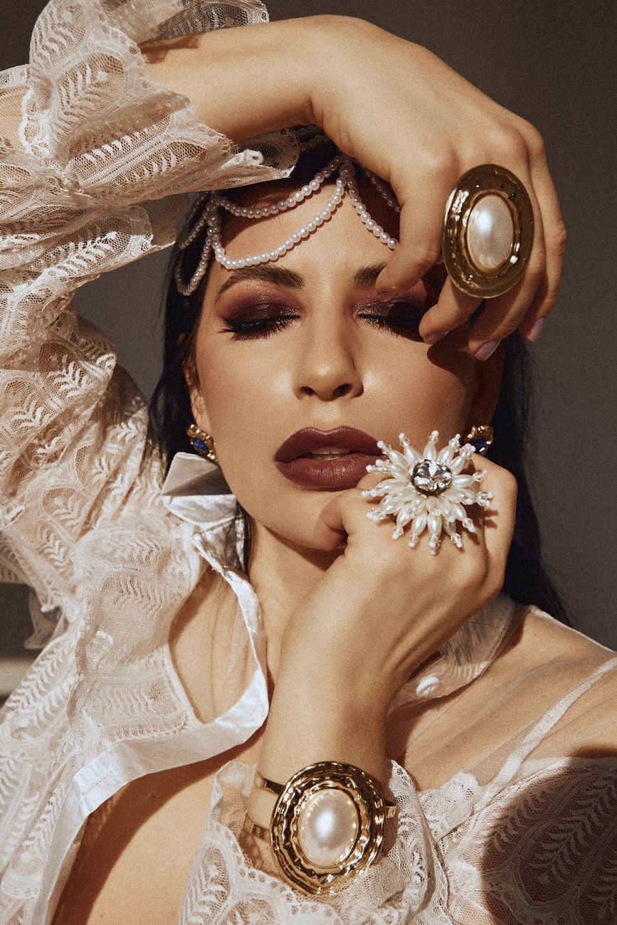 Estética Old Money Jazz: Ciência e Estilo de Laufey