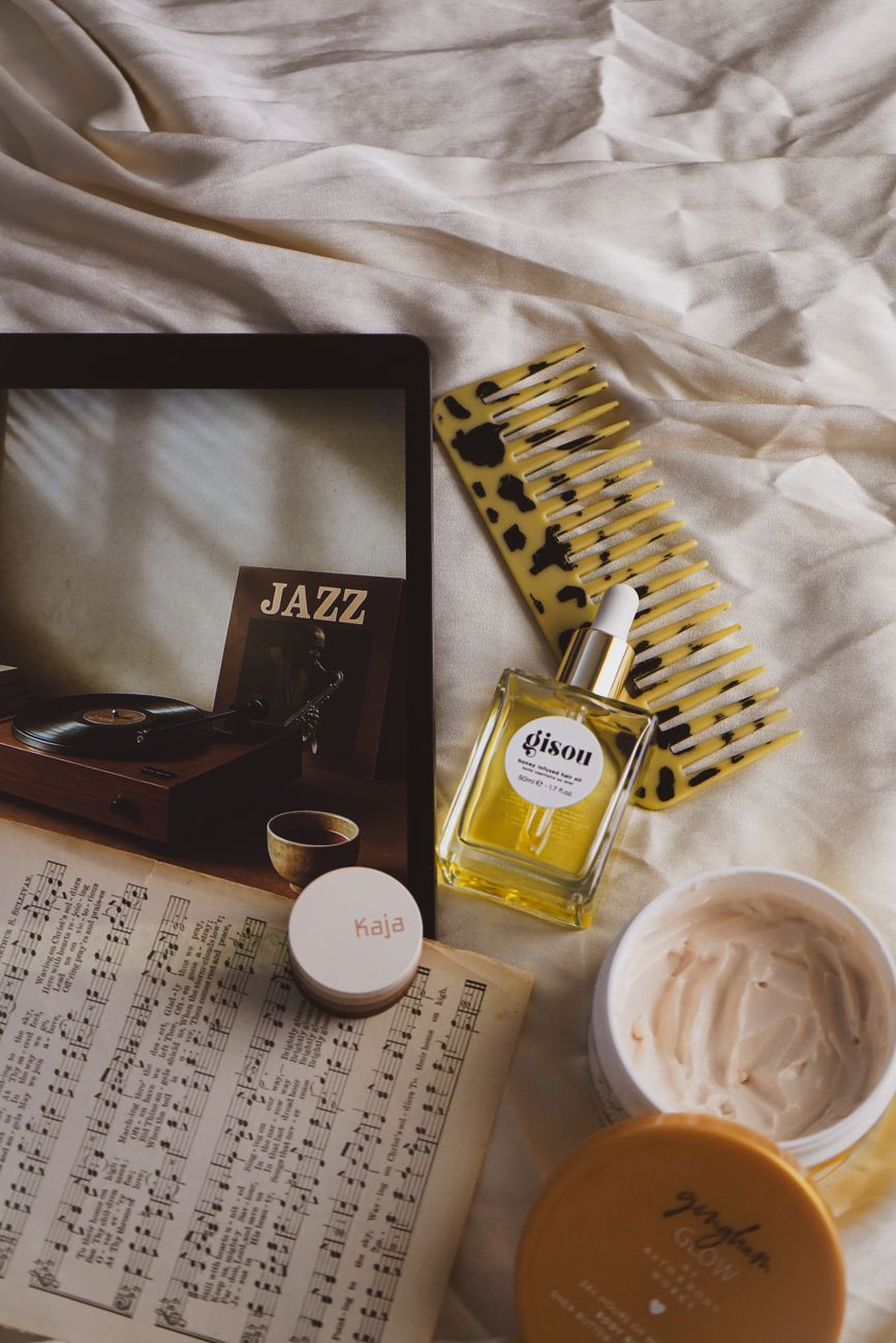 A Estética Old Money Jazz: Ciência, Pele e Luxo de Laufey